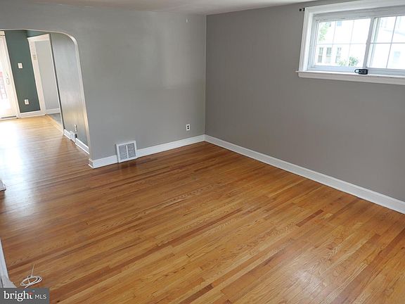 4th image of 1146 Hollywood Ave