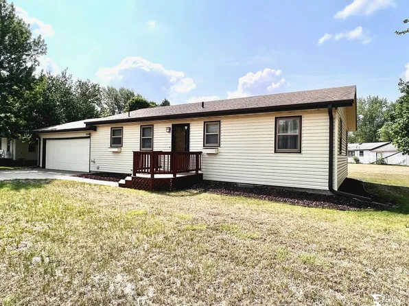 821 C St, Geneva, NE 68361