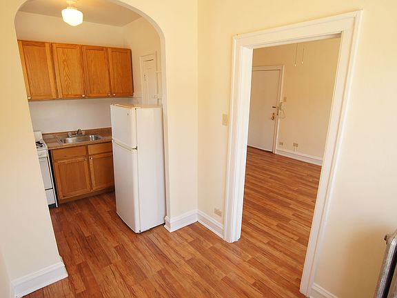 4th image of 2536 N Sawyer Ave #962