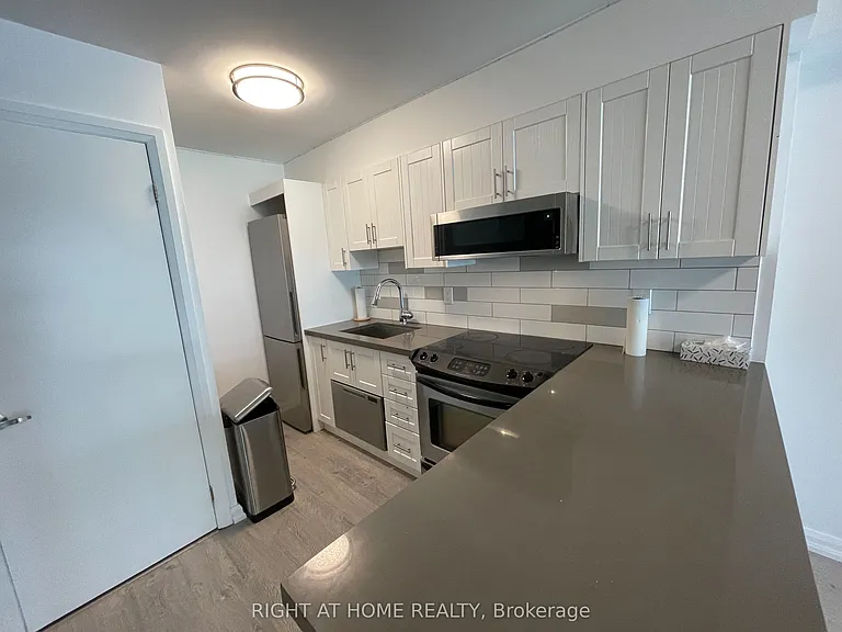 111 Elizabeth St #602 — Photo 12