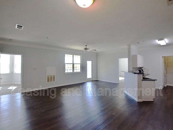 2nd image of 1505 Cambridge Lakes Dr
