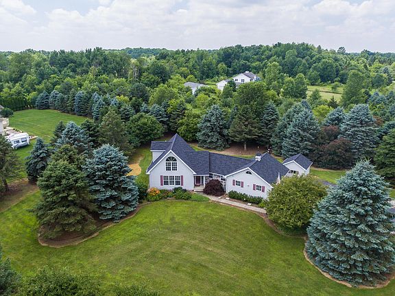 2nd image of 8011 Rolling Hill Ln