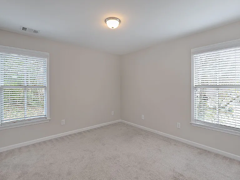 2033 Cherokee Dr — Photo 26