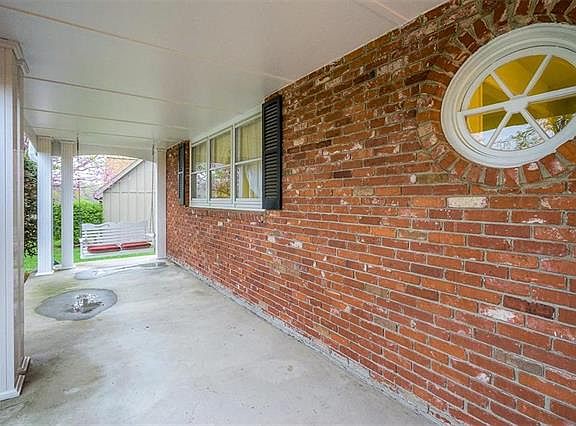 3rd image of 1915 Clay Dr