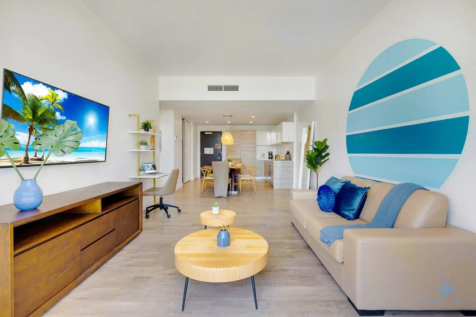 2 bed, 1.0 bath, 839 sqft, $4,032 — Photo 2