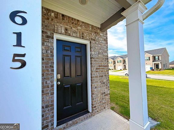 4th image of 615 Dairy Dr