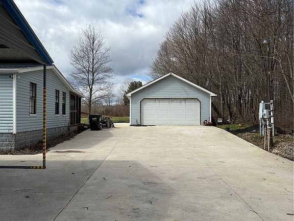 5th image of 717 Bandy Rd