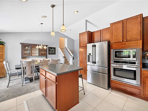 3rd image of 725 Vernon Dr
