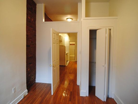 2nd image of 426 Saint Nicholas Ave APT 1D