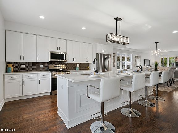 3rd image of 4581 N McVicker Ave