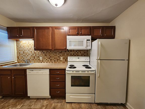 4th image of 1580 Northwest Blvd #2