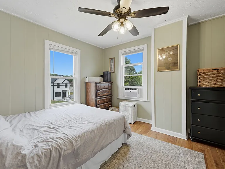 7 Fairview Ave — Photo 18
