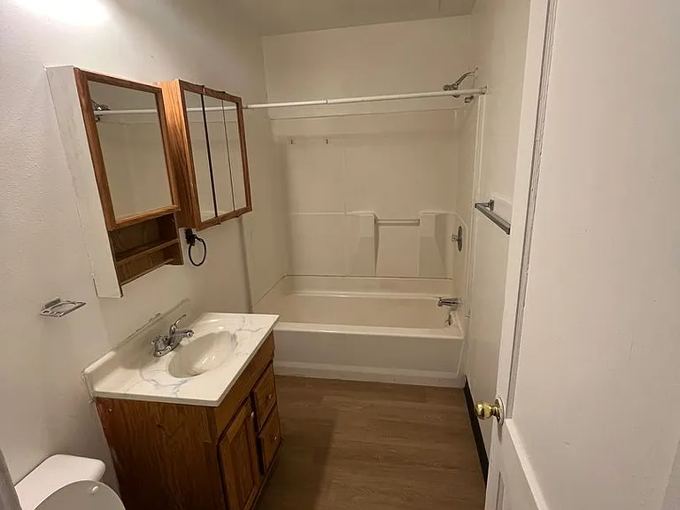 327 Pennsylvania Ave — Photo 10