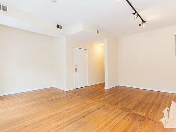 5th image of 639 W Oakdale Ave APT 4J