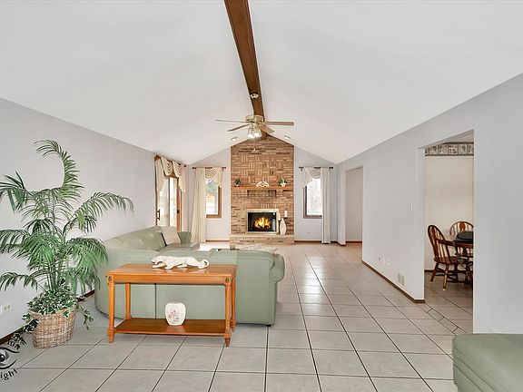 4th image of 16183 Rosebud Pl