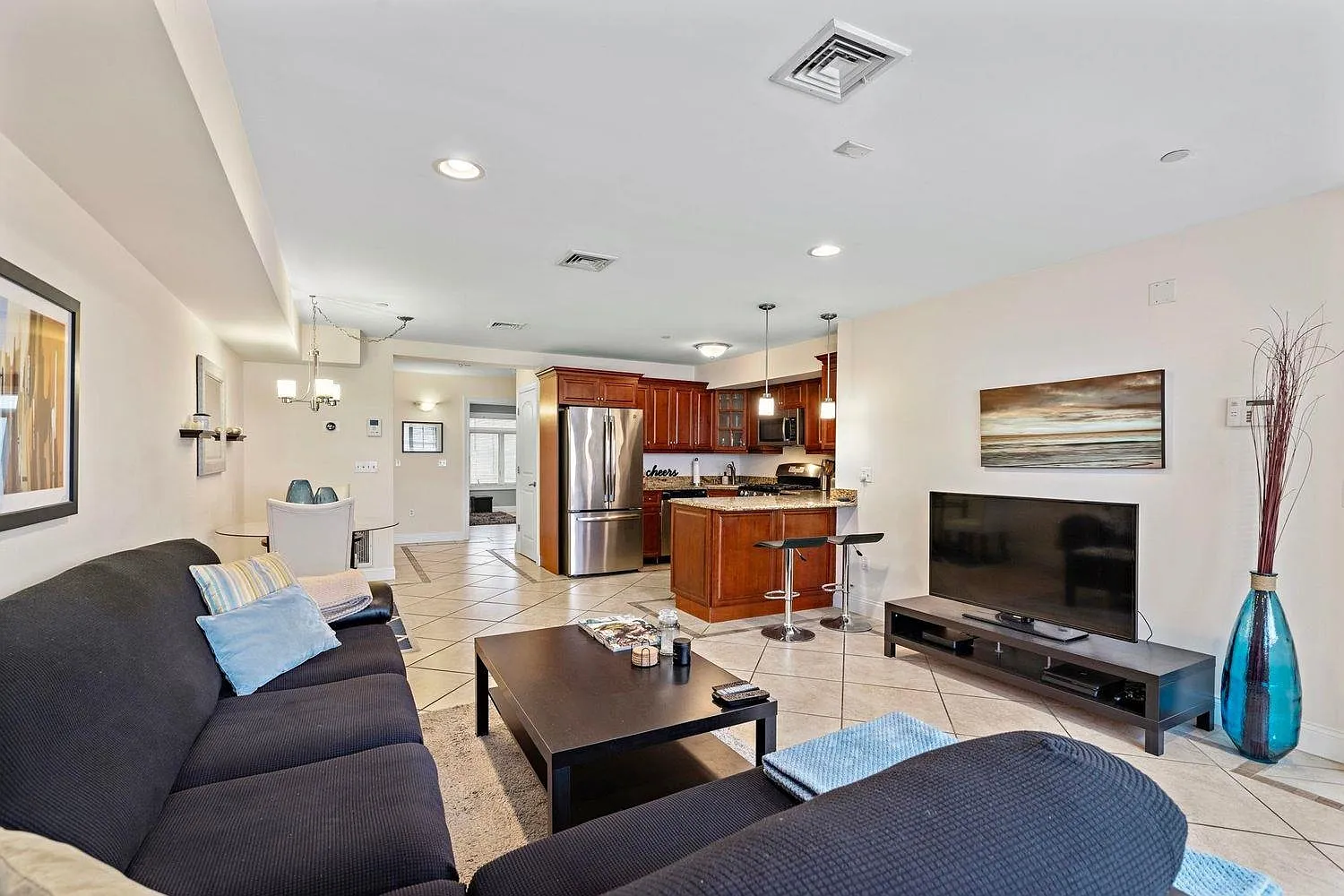 1 bed, 1.0 bath, 825 sqft, $2,350 — Photo 2
