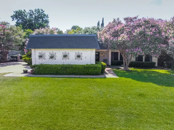 6 Crosslands Rd, Benbrook, TX 76132