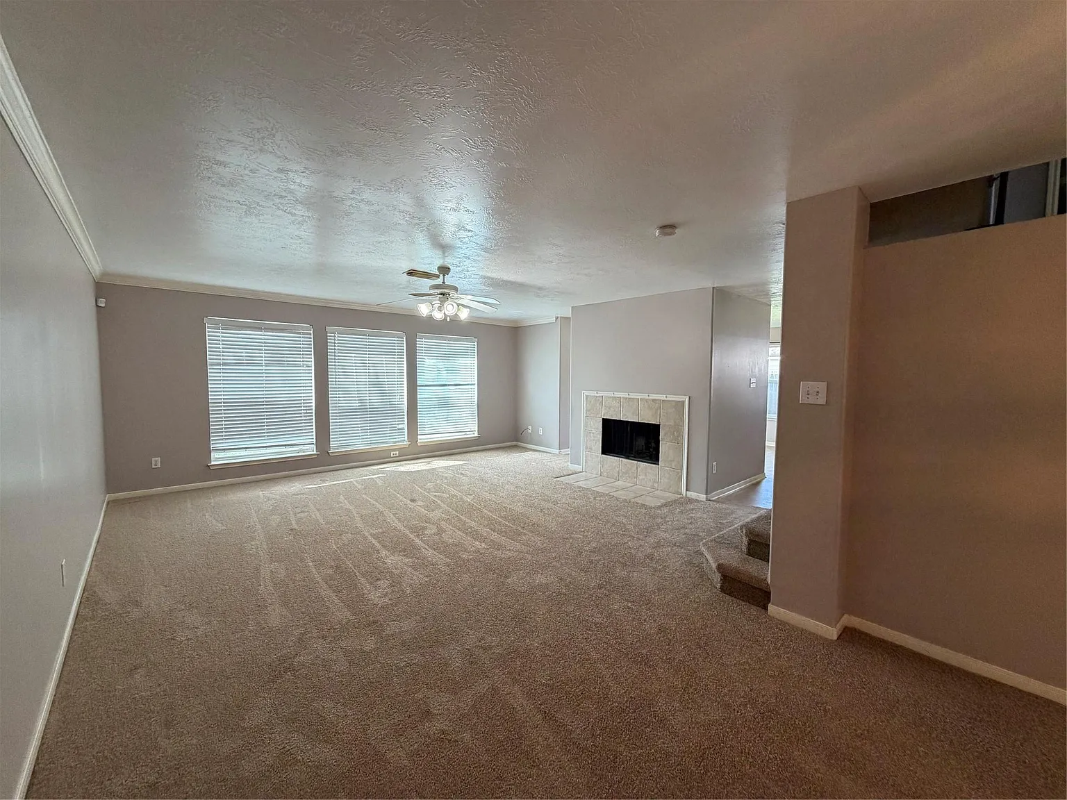 4 bed, 2.5 bath, 2123 sqft, $2,000 — Photo 3