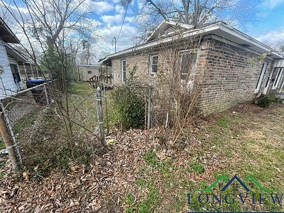 2nd image of 302 E Shofner Dr