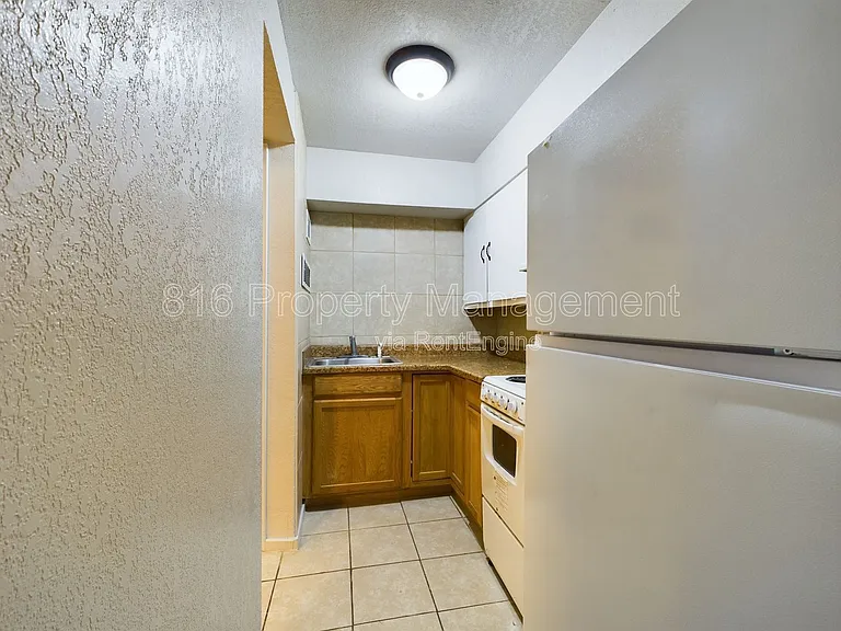 15112 Bellaire Ave #B — Photo 5