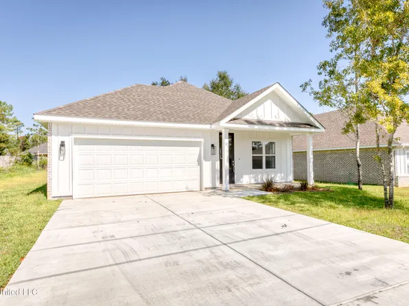 10847 Ala Moana St, Diamondhead, MS 39525