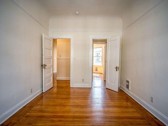 5th image of 983 Pacific Ave
