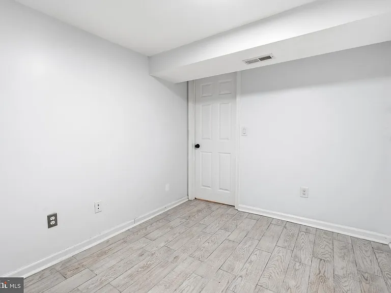 2302 Mount Royal Ter — Photo 21