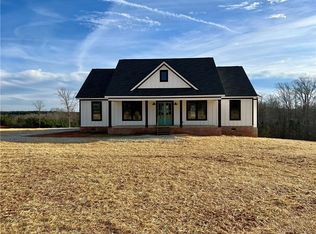 530 The Estates Dr, Walhalla, SC 29691