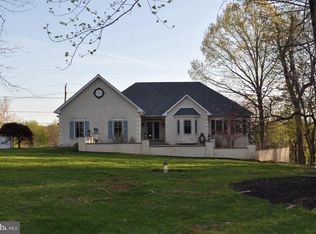 102 Waterview Dr, Jeffersonville, PA 19403