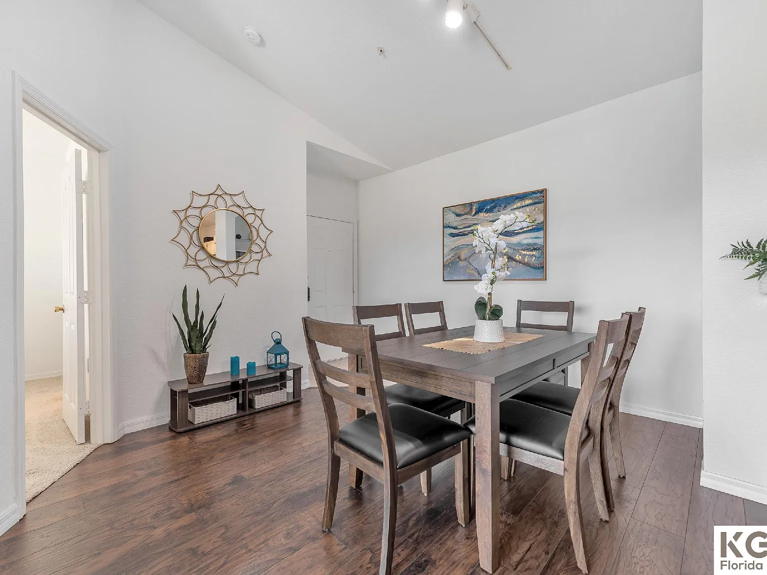 2 bed, $4,470 — Photo 4