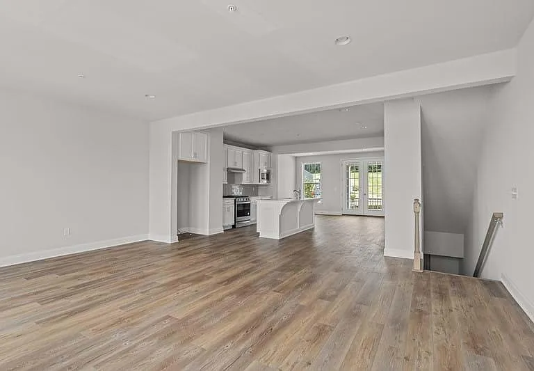 3225 Parade St — Photo 8