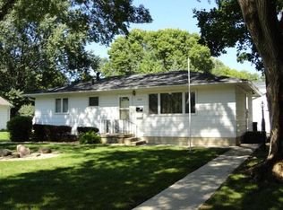 1409 W 3rd St, Cedar Falls, IA 50613