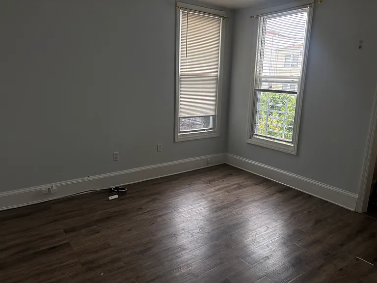 209 41st St #2 — Photo 7