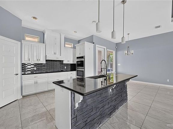 5th image of 806 W Seminole Ave