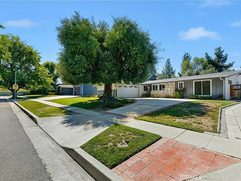 22951 Austin St — Photo 58