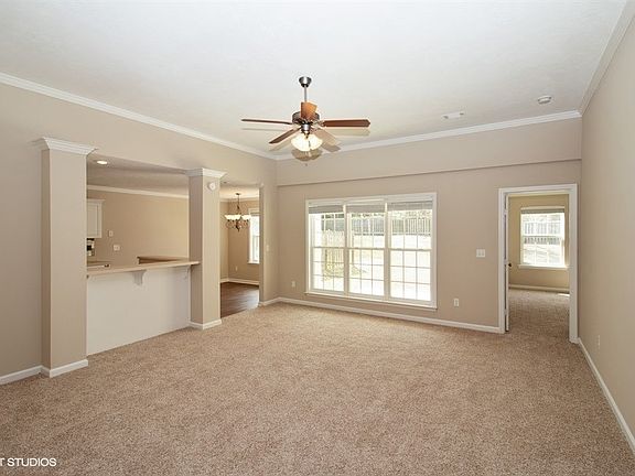 4th image of 2709 Devereux Dr