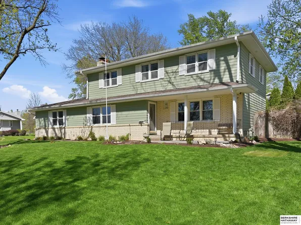 1103 Parc Dr, Papillion, NE 68046