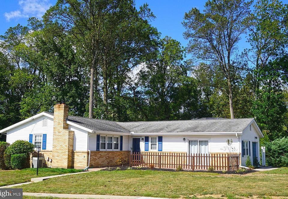 1st image of 2650 Longfellow Dr