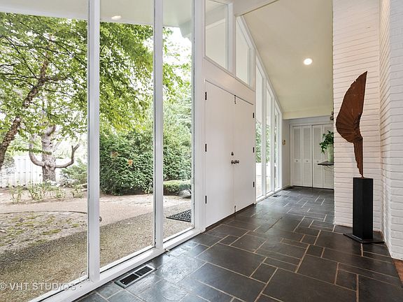 2nd image of 383 Seven Pines Cir