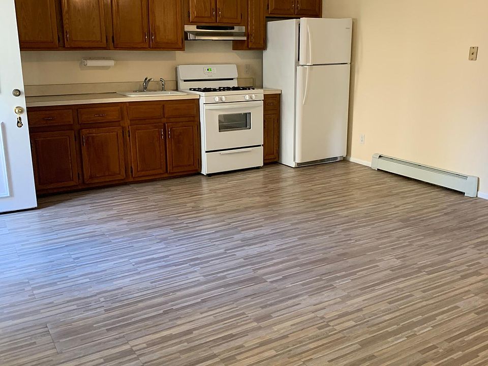 1st image of 77 Heights Dr Floor 1