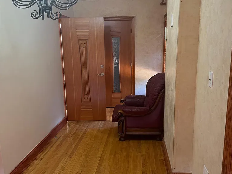 138-54 Hoover Ave #3R — Photo 14