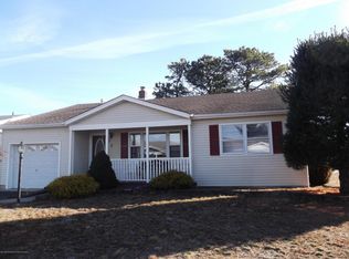 8 Norway Rd, Toms River, NJ 08757