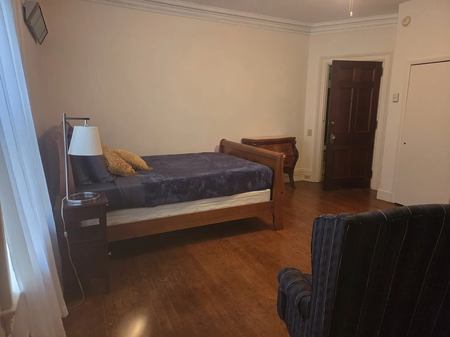 Studio, $1,000 — Photo 2