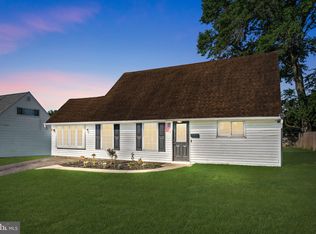 11 Honey Locust Rd, Levittown, PA 19056