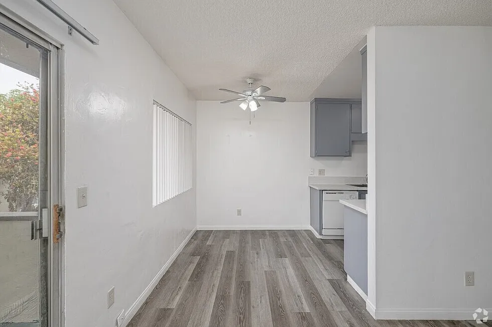 2 bed, 925 sqft, $2,450 — Photo 3