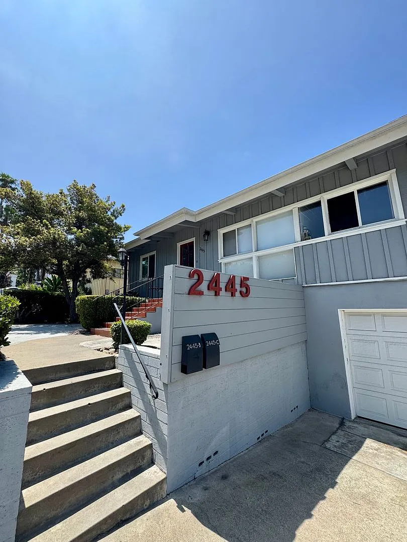 2445 Juan Street — Photo 2