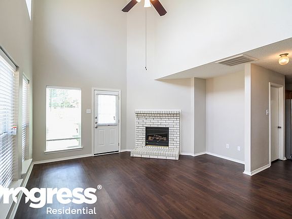 3rd image of 742 Sunset Dr