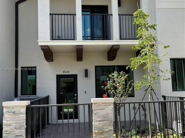 4606 NW 83rd Path, Doral, FL 33166