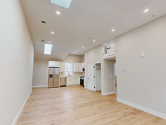 4th image of 9 Everett St #7