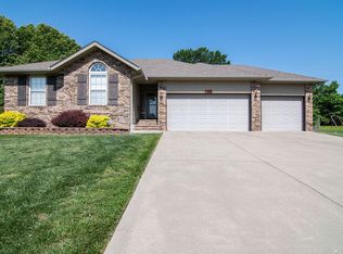 5219 S Winsor Dr, Battlefield, MO 65619
